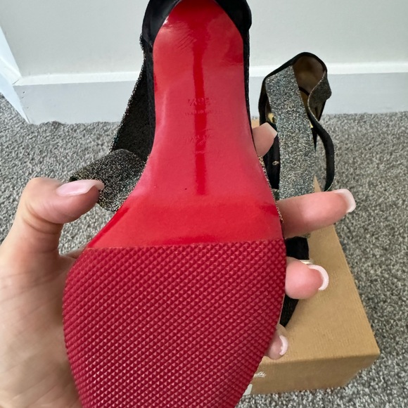Louboutin heels. - Picture 4 of 5